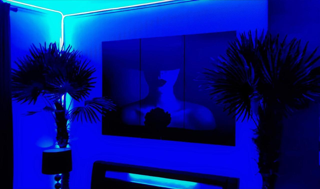 The White Home Broadway Love Room Chateauroux Exterior photo
