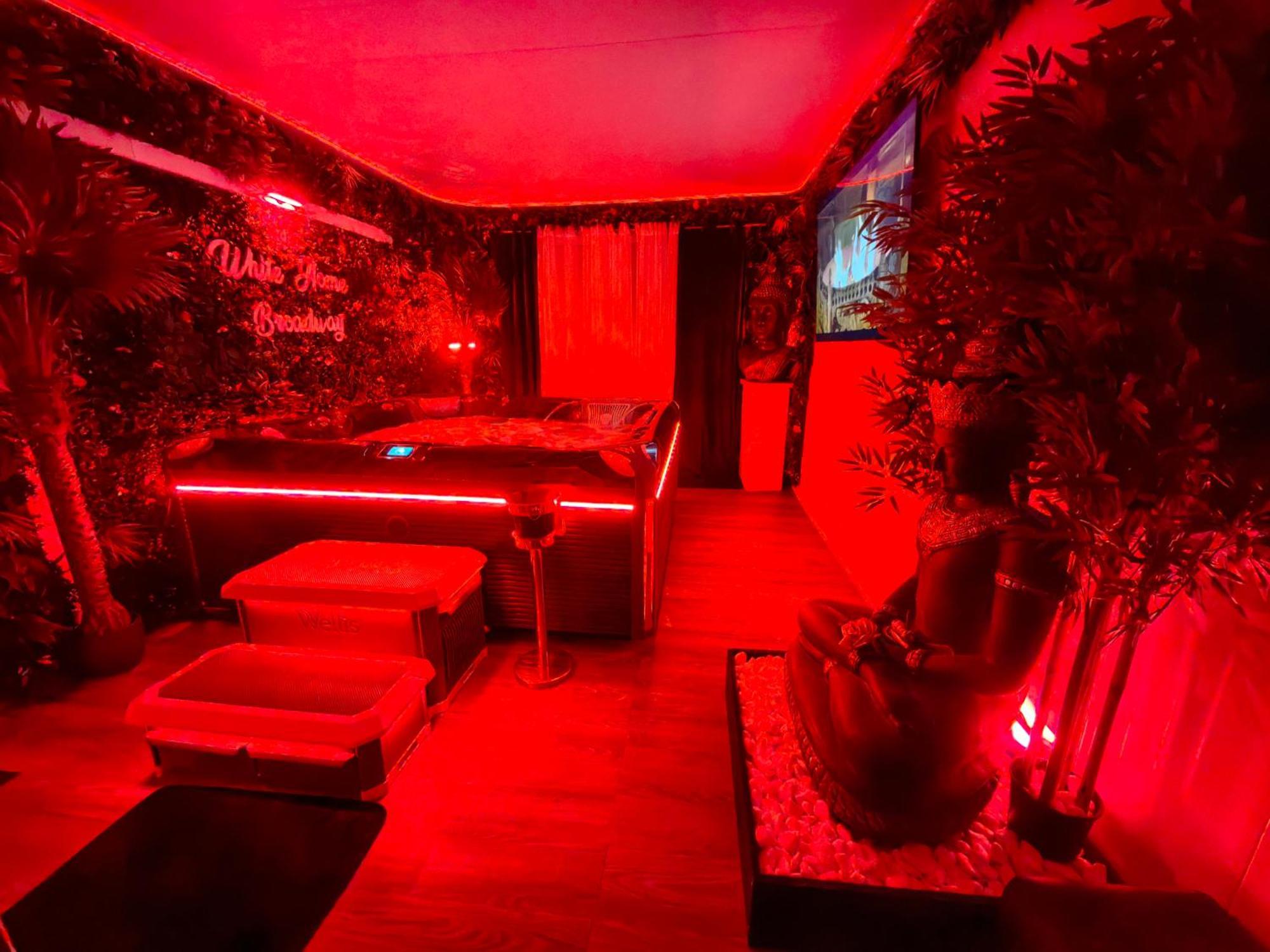 The White Home Broadway Love Room Chateauroux Exterior photo