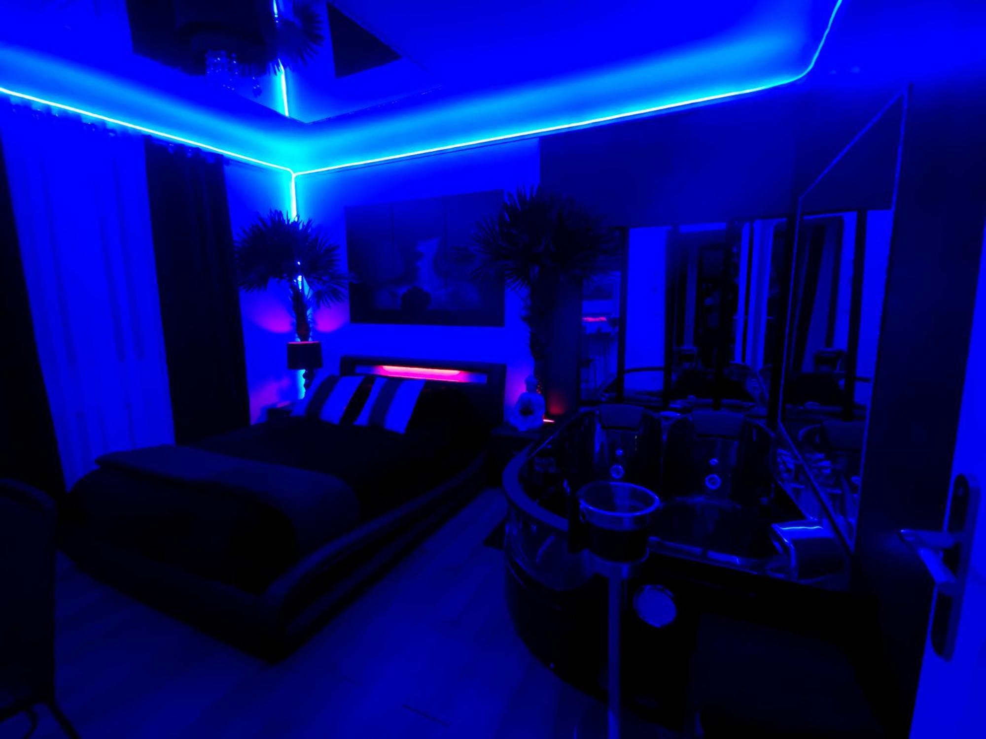 The White Home Broadway Love Room Chateauroux Exterior photo